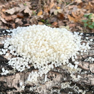 Biodegradowalny termoplastyczny materiał przeznaczony do aplikacji wtryskowych  B- 101