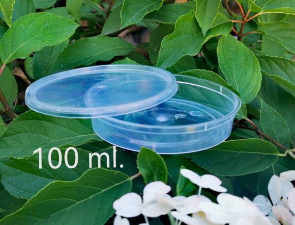 Komplet  pojemnik 100 ml. z  wieczkiem z dziurkami